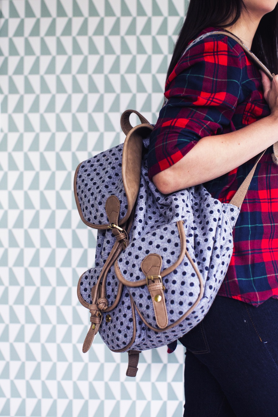 look_ootd_detalhe_dani_danielle_noce_mochila_poa_acessorize_calca_forever21_camisa_h&m_xandrez_vermelho