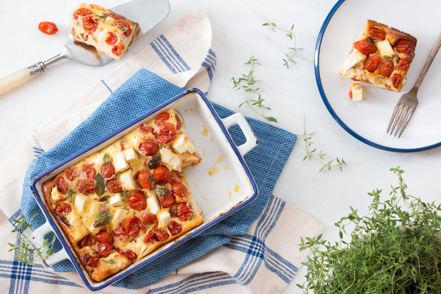 CLAFOUTIS DE TOMATINHO E QUEIJO FETA