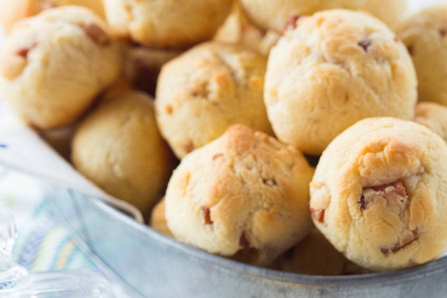 PÃO DE QUEIJO COM BACON