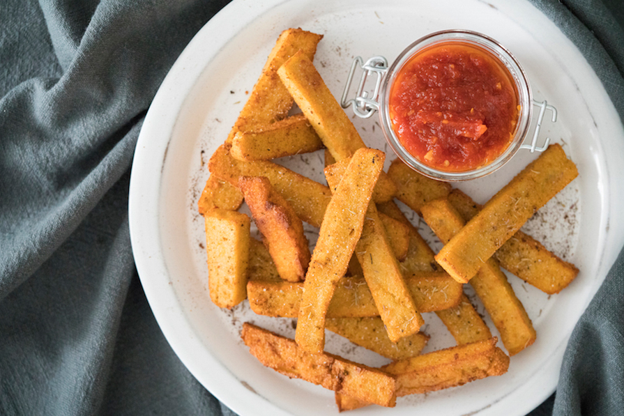 PALITO DE POLENTA QUEIJUDA COM GELEIA DE PIMENTA