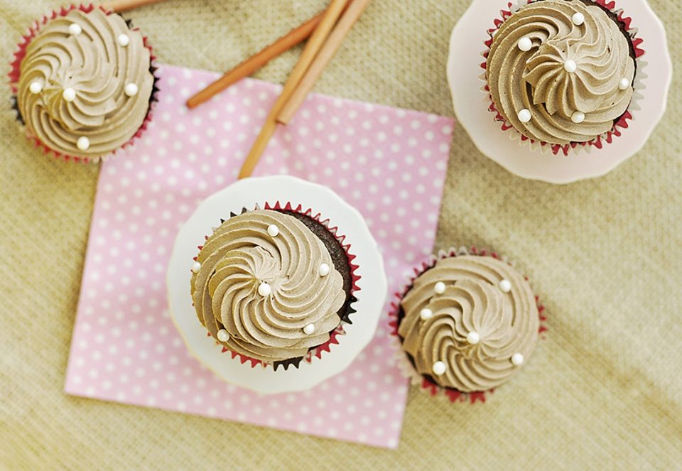 cupcake-chocolate-chip-chantilly-de-cacau-juliana-cupcakeando-ickfd