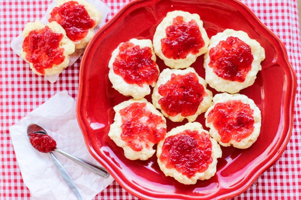 nuvem-de-suspiro-com-geleia-de-morango-low-carb-bruna-gomes-ickfd3