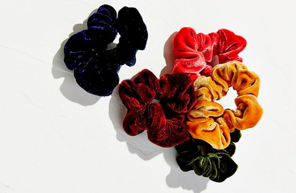 Scrunchies: A Xuxinha de Cabelo está de Volta