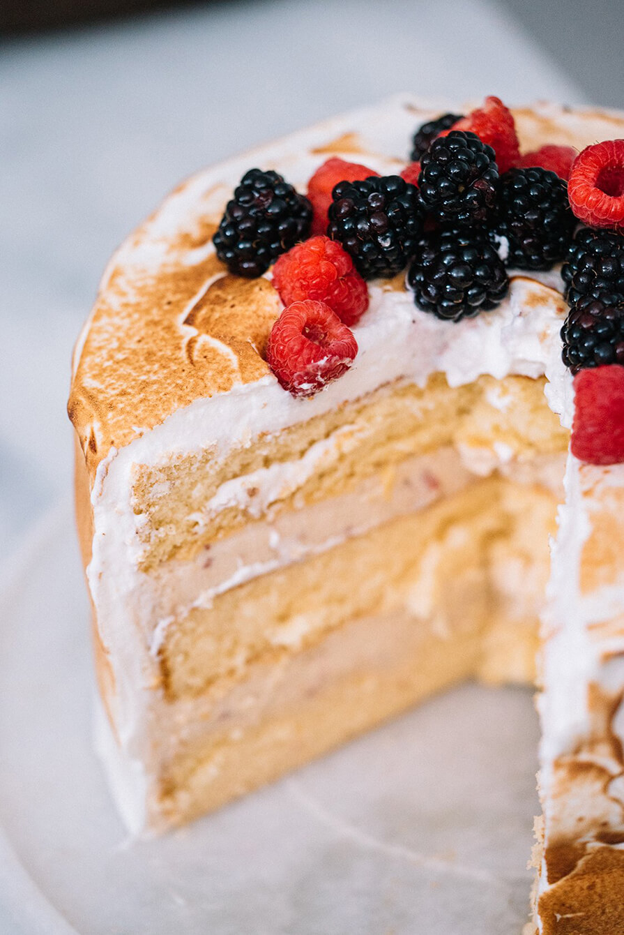 bolo de merengue com morango