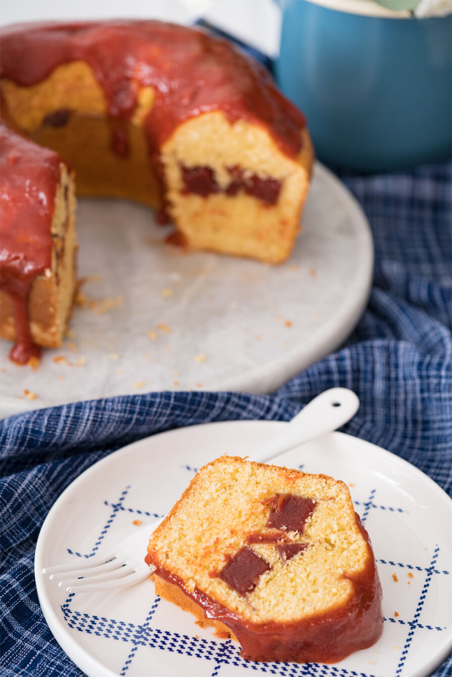 bolo de fubá com goiabada