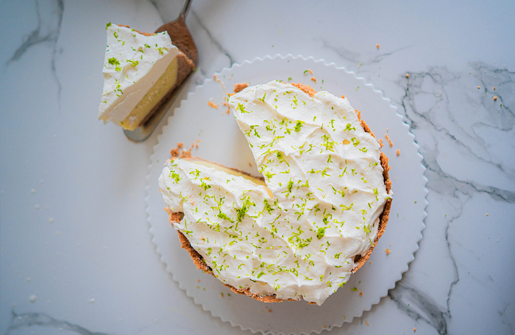Torta trufada de limão profissional e super fácil