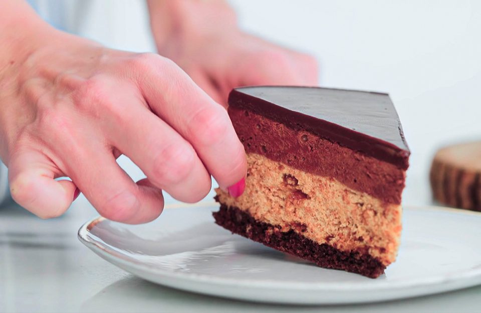 torta-mousse-de-chocolate-e-maracuja-com-macadamia-destaque