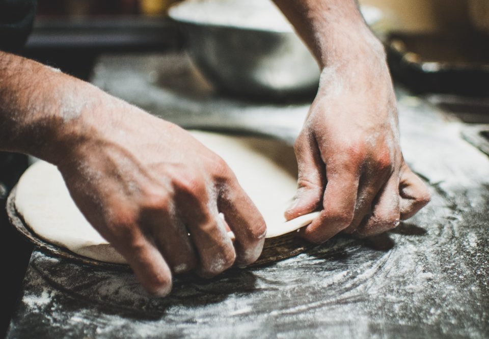 como-fazer-pizza-caseira-dos-ingredientes-a-temperatura-do-forno (3)