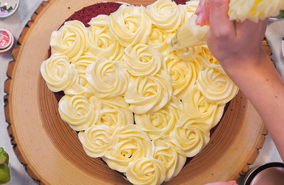 7 receitas de bolo de dia das mães para deixar ela muito feliz