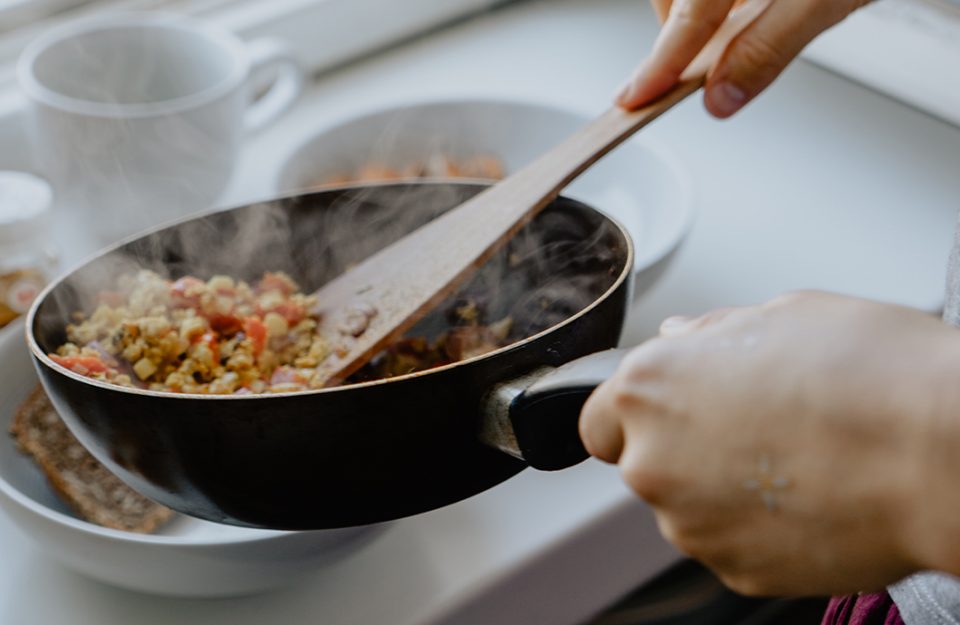 Os 7 erros na cozinha para quem é iniciante e como evitar