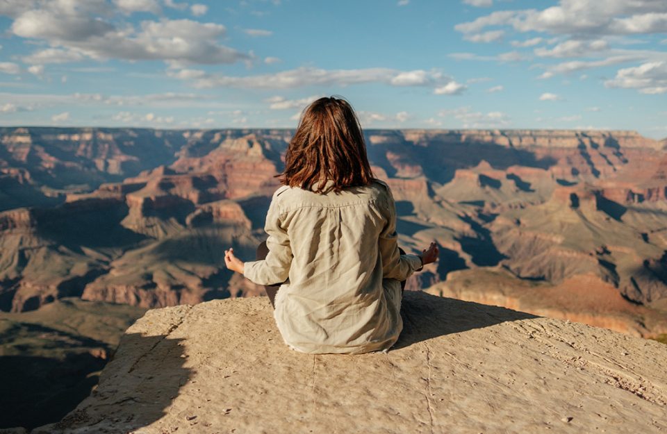 Meditação: o que é, benefícios + meditação guiada com apps gratuitos