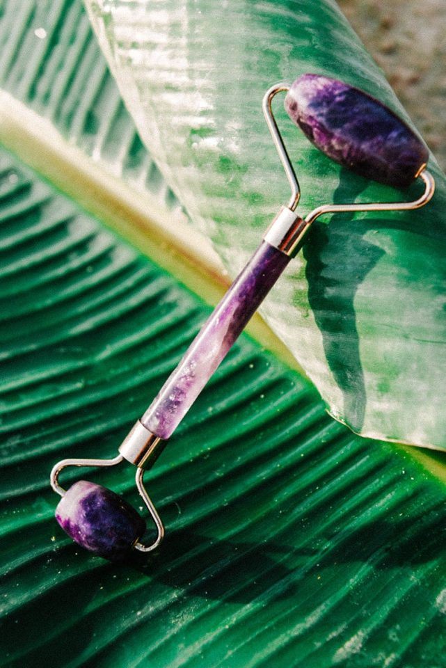 jade-roller-ou-roller-facial-como-usar-e-quais-os-beneficios-de-cada-pedra 4