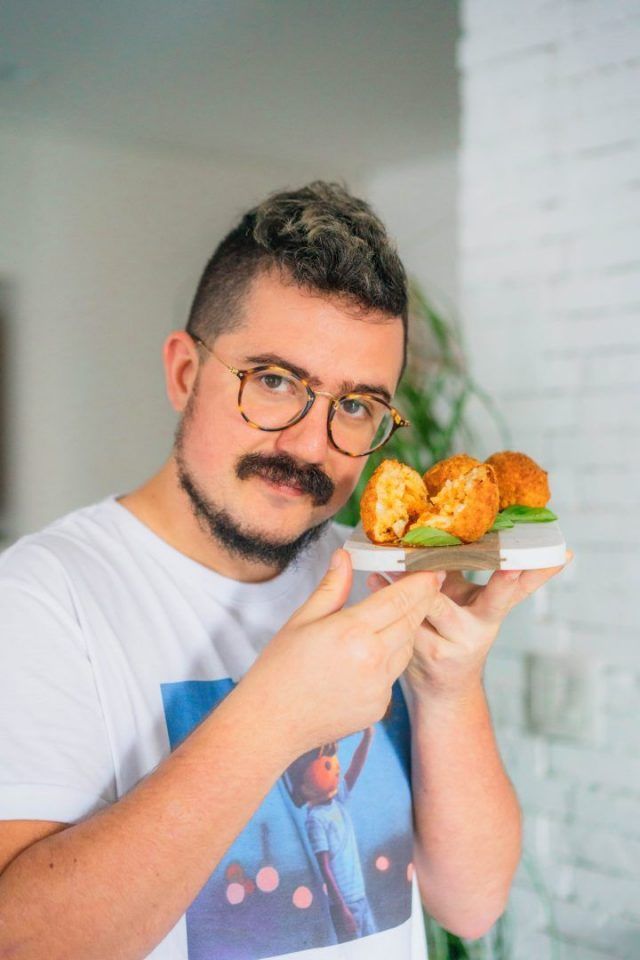 Arancini Bolonhesa | Bolinho de Arroz com Queijo, Carne e Molho de Tomate