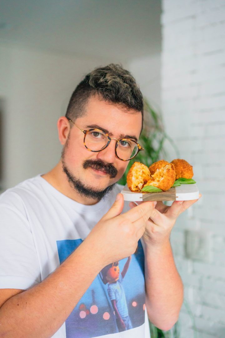 Arancini Bolonhesa | Bolinho de Arroz com Queijo, Carne e Molho de Tomate