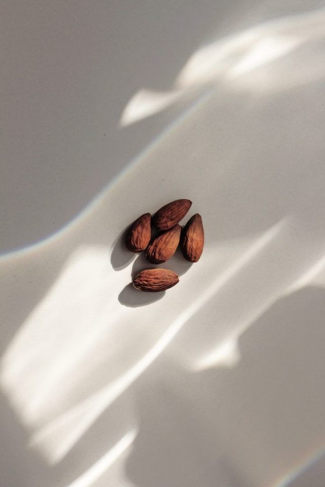 Mediterranean Almond Milk With Oats, da The Body Shop