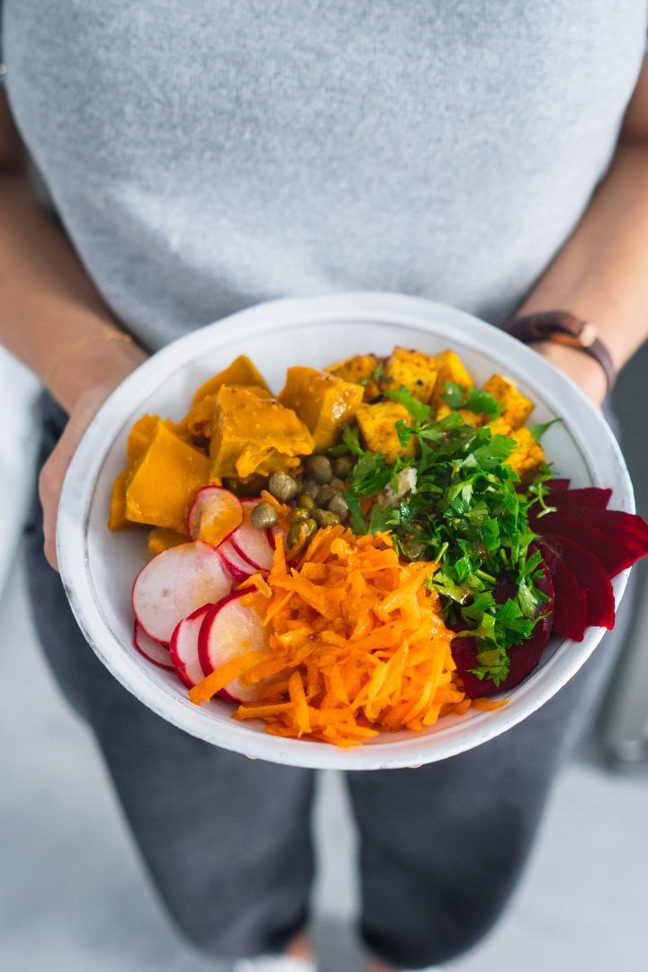 Poke vegetariano com tofu e quinoa