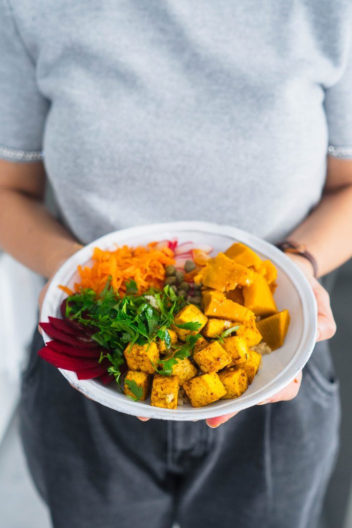 Poke vegetariano com tofu e quinoa