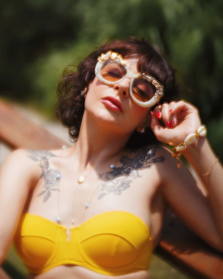 A volta dos anos 90: como compor looks maravilhosos inspirados nessa década