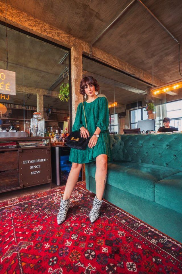 Gola canoa: como usar do look elegante ao mais casual