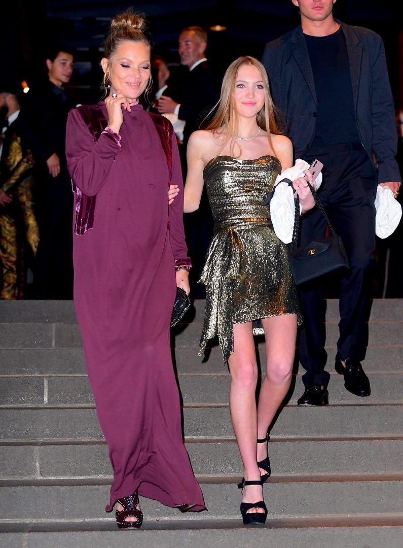 Kate Moss + veludo: alguns looks para nos inspirar