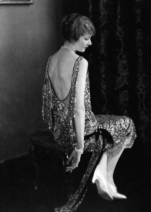 Moda nos anos 20: o fim das silhuetas e a busca por liberdade e conforto
