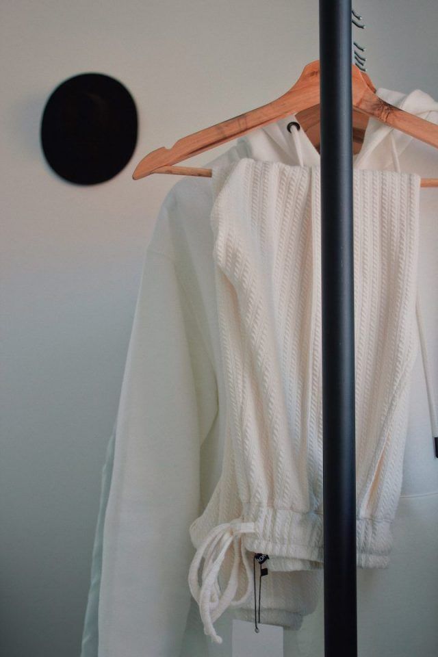 Roupas brancas: 7 dicas e cuidados para não amarelar suas peças