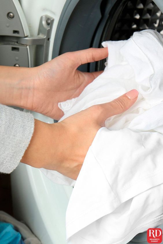 Roupas brancas: 7 dicas e cuidados para não amarelar suas peças